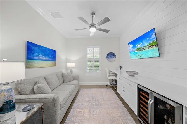 8827 Vaccaro CT, Naples, FL 34119