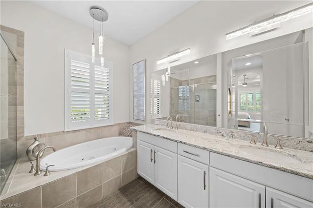 8827 Vaccaro CT, Naples, FL 34119