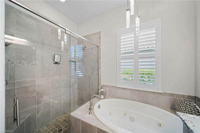 8827 Vaccaro CT, Naples, FL 34119