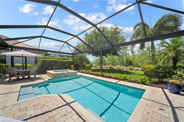 8827 Vaccaro CT, Naples, FL 34119