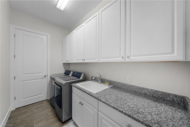 8827 Vaccaro CT, Naples, FL 34119