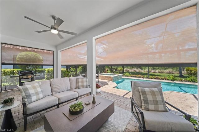 8827 Vaccaro CT, Naples, FL 34119