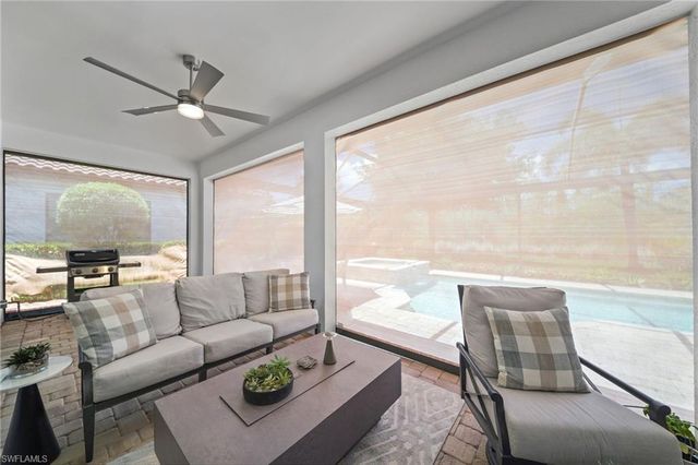 8827 Vaccaro CT, Naples, FL 34119