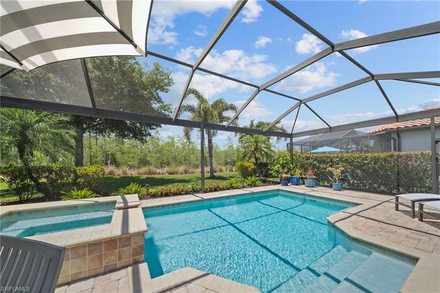 8827 Vaccaro CT, Naples, FL 34119