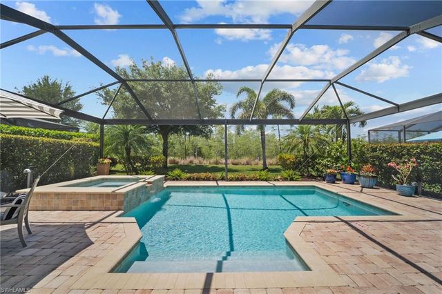 8827 Vaccaro CT, Naples, FL 34119