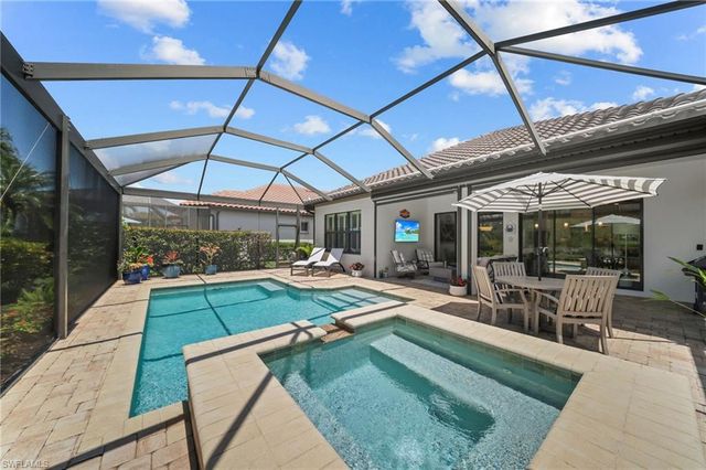 8827 Vaccaro CT, Naples, FL 34119