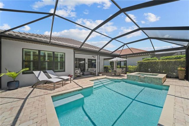 8827 Vaccaro CT, Naples, FL 34119