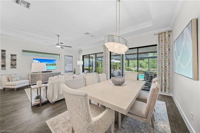 8827 Vaccaro CT, Naples, FL 34119