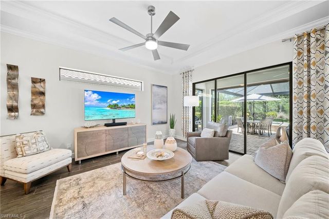 8827 Vaccaro CT, Naples, FL 34119