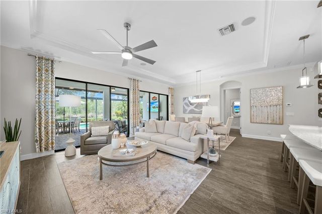 8827 Vaccaro CT, Naples, FL 34119