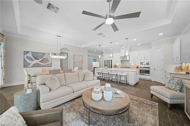 8827 Vaccaro CT, Naples, FL 34119