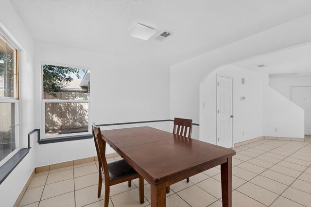 10504 Connemara Drive SW, Albuquerque, NM 87121
