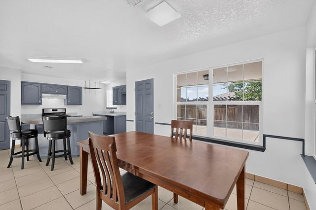10504 Connemara Drive SW, Albuquerque, NM 87121