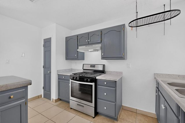 10504 Connemara Drive SW, Albuquerque, NM 87121