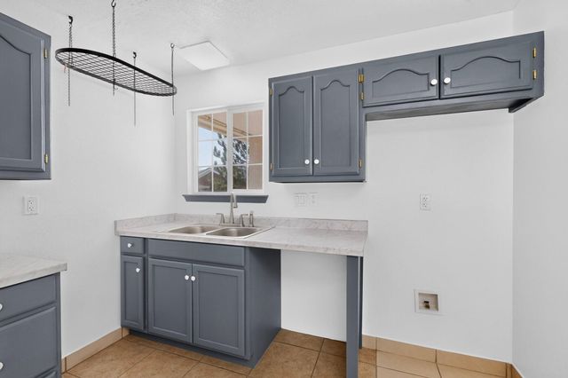 10504 Connemara Drive SW, Albuquerque, NM 87121