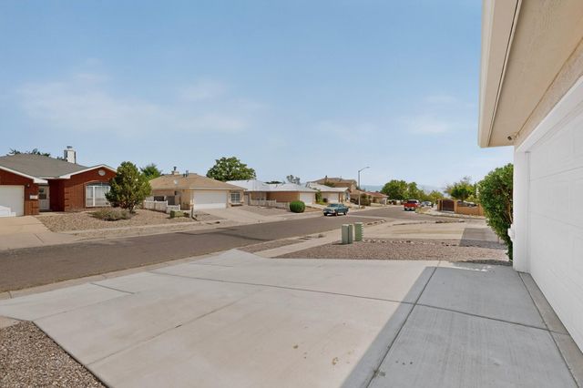 10504 Connemara Drive SW, Albuquerque, NM 87121