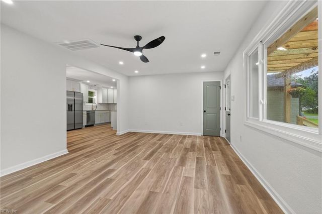 1222 Winburne LN, Norfolk, VA 23502