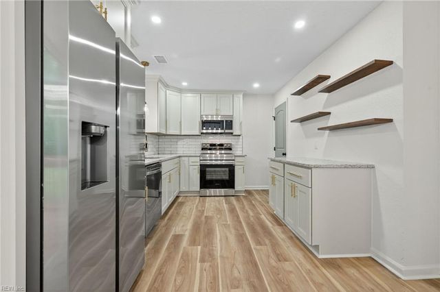 1222 Winburne LN, Norfolk, VA 23502