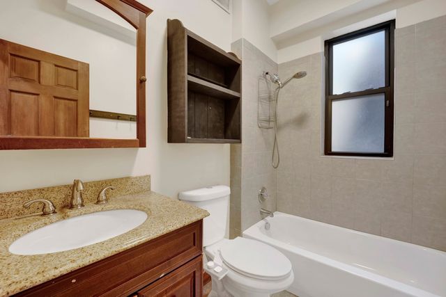 1404 W Flournoy Street 3, Chicago, IL 60607