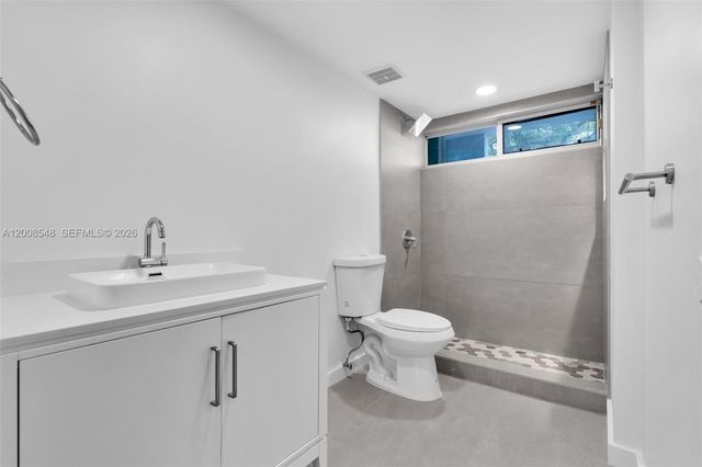 269 NW 7th St 121, Miami, FL 33136