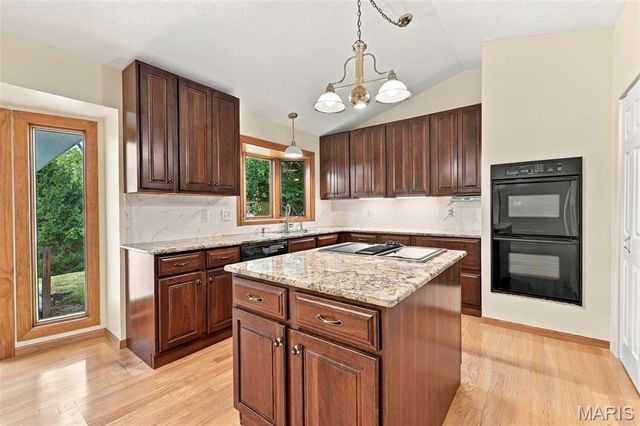 807 Nykiel Court, Ballwin, MO 63011
