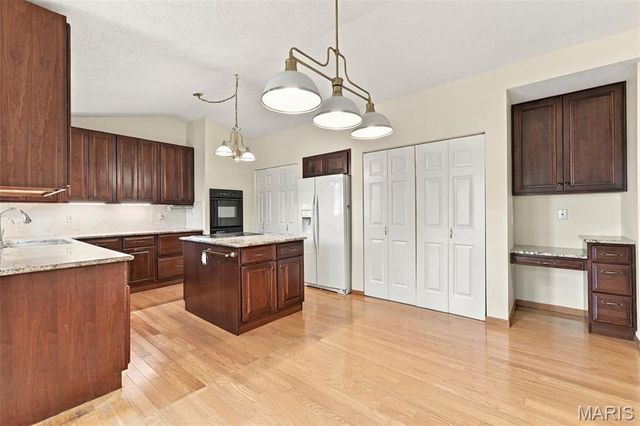 807 Nykiel Court, Ballwin, MO 63011