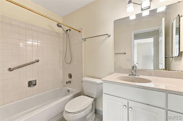807 Nykiel Court, Ballwin, MO 63011