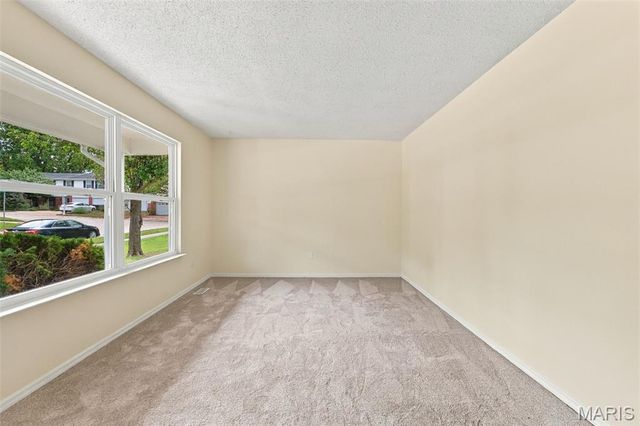 807 Nykiel Court, Ballwin, MO 63011