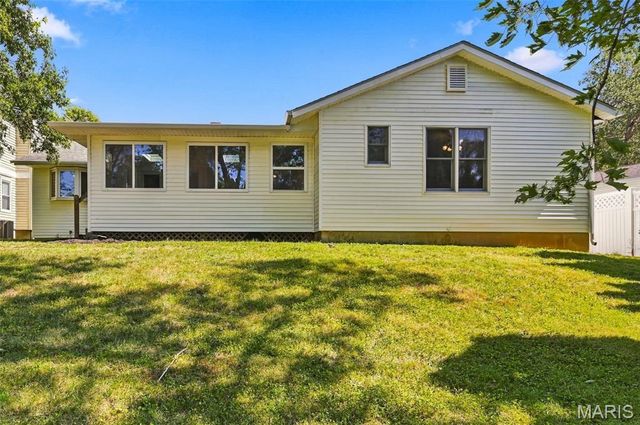 807 Nykiel Court, Ballwin, MO 63011