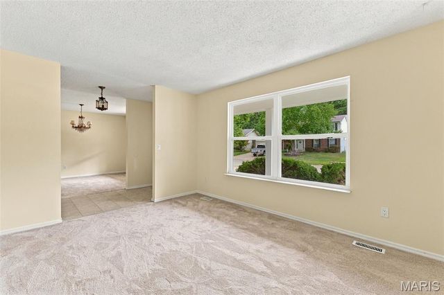 807 Nykiel Court, Ballwin, MO 63011