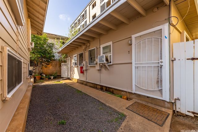 1812 Algaroba Street, Honolulu, HI 96826