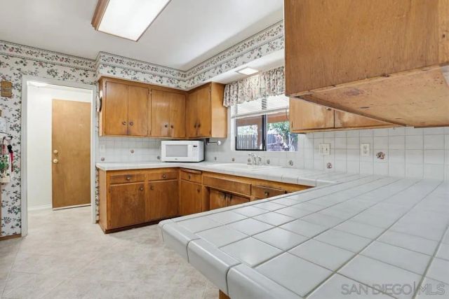 8420 Wenatchee Ave, El Cajon, CA 92021