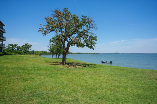 500 Waters Edge Drive 311, Lake Dallas, TX 75065