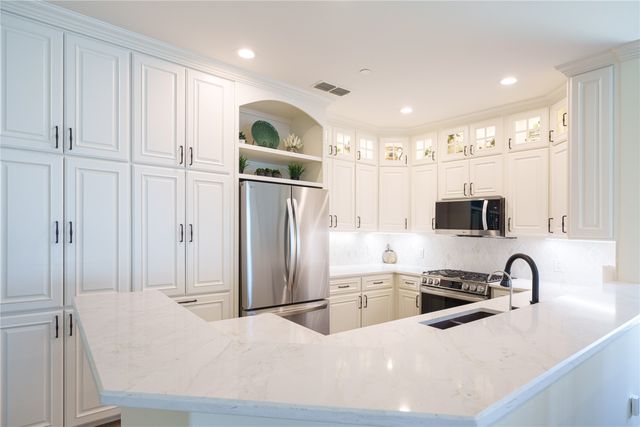 500 Waters Edge Drive 311, Lake Dallas, TX 75065