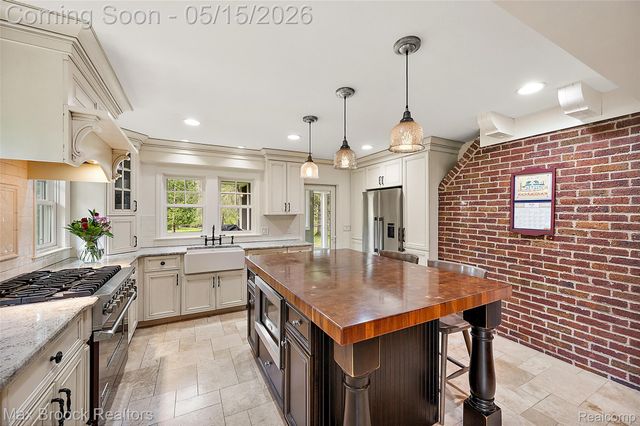 3900 S Ellamae Road, Oakland Charter Township, MI 48363