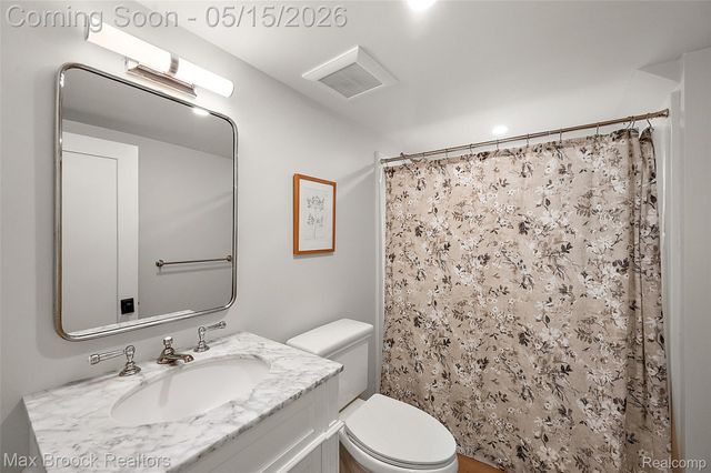3900 S Ellamae Road, Oakland Charter Township, MI 48363