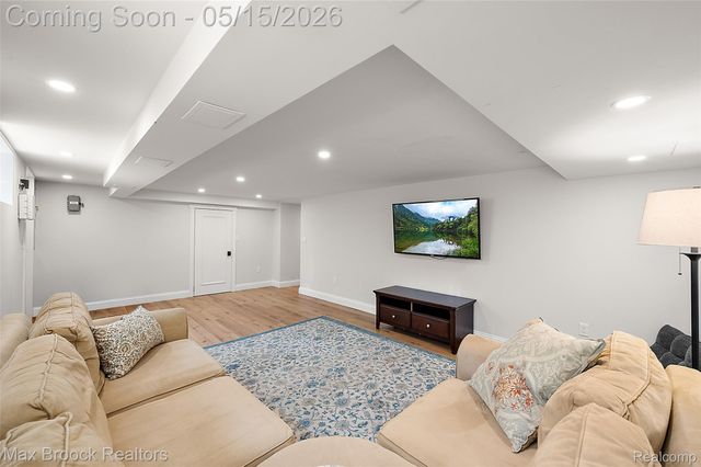 3900 S Ellamae Road, Oakland Charter Township, MI 48363