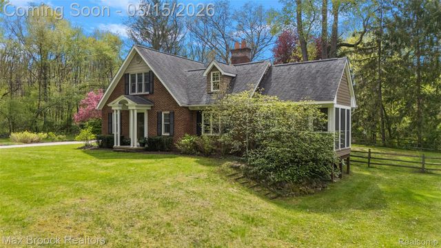 3900 S Ellamae Road, Oakland Charter Township, MI 48363