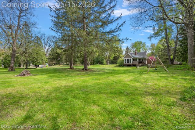 3900 S Ellamae Road, Oakland Charter Township, MI 48363