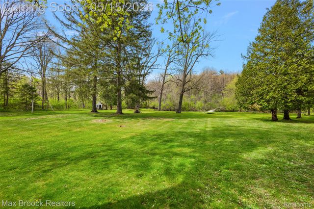 3900 S Ellamae Road, Oakland Charter Township, MI 48363