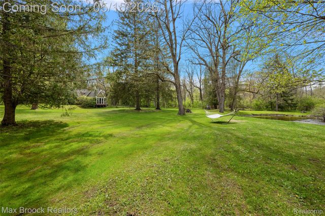 3900 S Ellamae Road, Oakland Charter Township, MI 48363