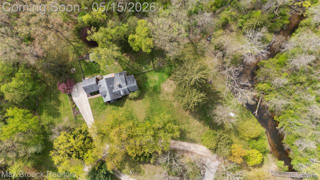 3900 S Ellamae Road, Oakland Charter Township, MI 48363