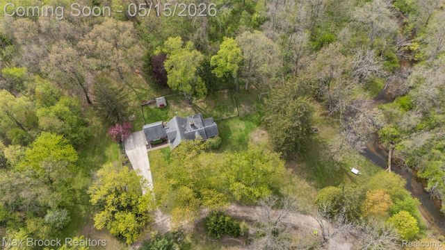 3900 S Ellamae Road, Oakland Charter Township, MI 48363