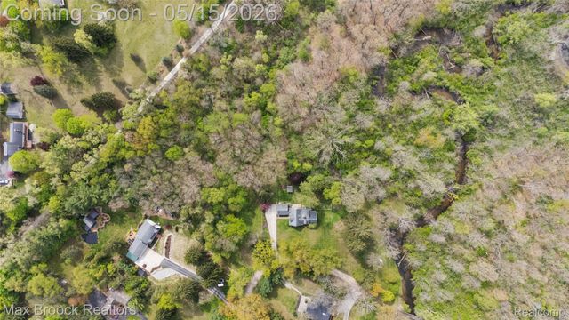 3900 S Ellamae Road, Oakland Charter Township, MI 48363
