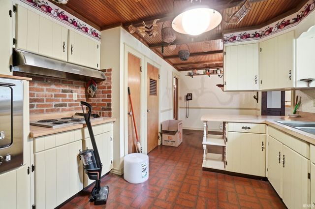 5048 N Us Highway 24 E Road, Huntington, IN 46750