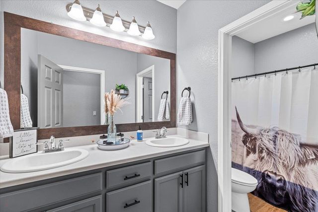 6617 Cervi Rd, Riverbank, CA 95367