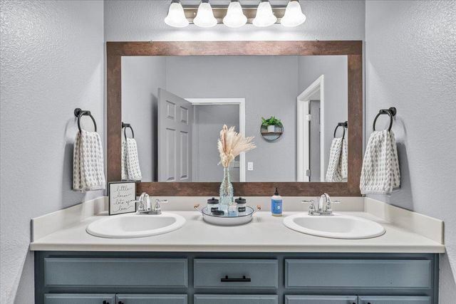 6617 Cervi Rd, Riverbank, CA 95367