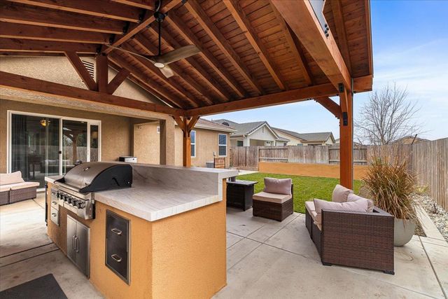 6617 Cervi Rd, Riverbank, CA 95367