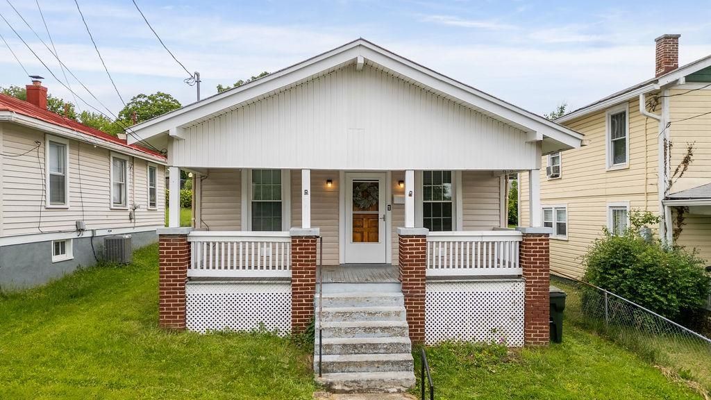 930 TROUT ST, Staunton, VA 24401