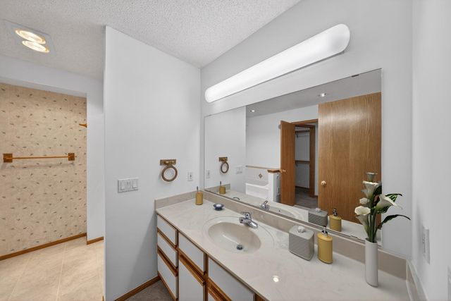 2105 Lincoln Street S, Northfield, MN 55057